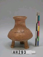 藏品(東漢至六朝  綠釉陶三足壺)的圖片